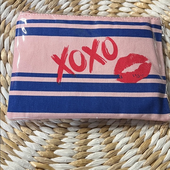 4 Piece Beauty Bundle with Make-Up Bag - Youthforia, REM, Mally, and Dae - NWT - Picture 2 of 6